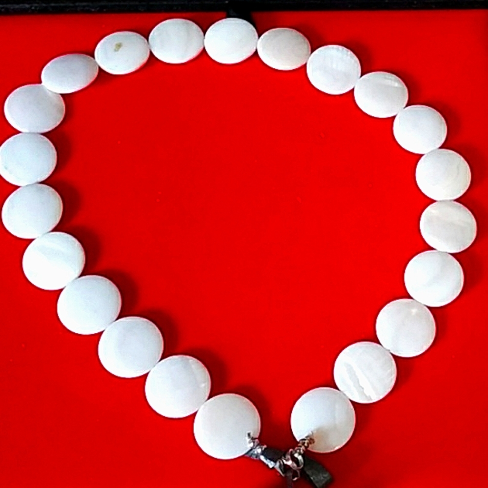 Luxuriously Rich, Creamy White Shell Necklace